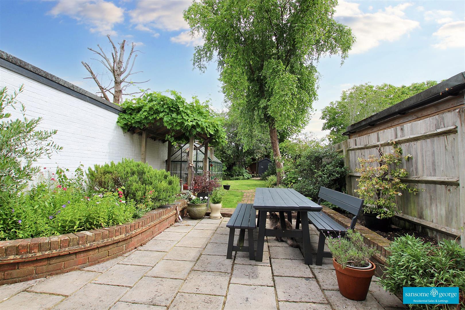 4 bed property in Victoria Road, Tilehurst